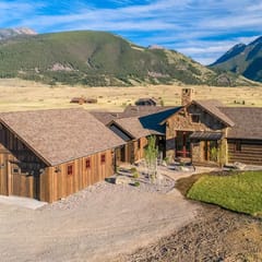 Emigrant Peak Lodge ·Privacy, Firepit, near Chico and Yellowstone Park