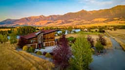 Yellowstone Beach Club · VIP living on Yellowstone - private beach &  hot tub - Image 5