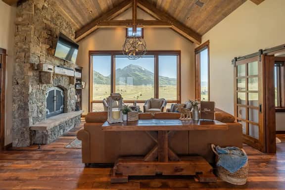 Emigrant Peak Lodge ·Privacy, Firepit, near Chico and Yellowstone Park - Image 3