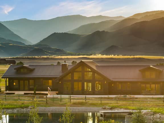 Luxury Oasis Near Yellowstone, Spacious 4-Bedroom Home, pond, Guest House - Image 2