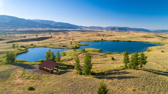 Emigrant Peak Lodge ·Privacy, Firepit, near Chico and Yellowstone Park - Image 2